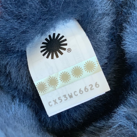 UGG Navy Classic Short II Boots - Picture 8 of 8